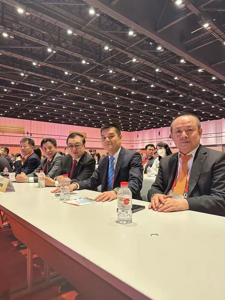 第十六届世界华商大会在泰国曼谷盛大召开，泰国阳光电商园董事长刘吉辉受邀出席4.jpg