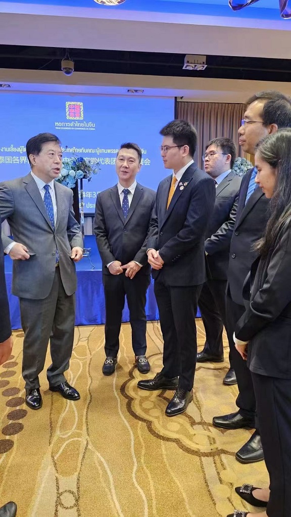泰国阳光电商园董事长刘吉辉受邀参加中泰青年精英交流冷餐会5.jpg