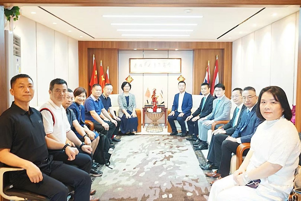 泰国阳光电商园董事长刘吉辉热情接待广东省惠州市政协副主席黄晓霞一行2.jpg 泰国阳光电商园董事长刘吉辉热情接待广东省惠州市政协副主席黄晓霞一行2.jpg